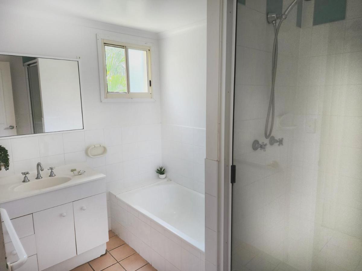 La Villa At Beach Court Airlie Beach Eksteriør billede