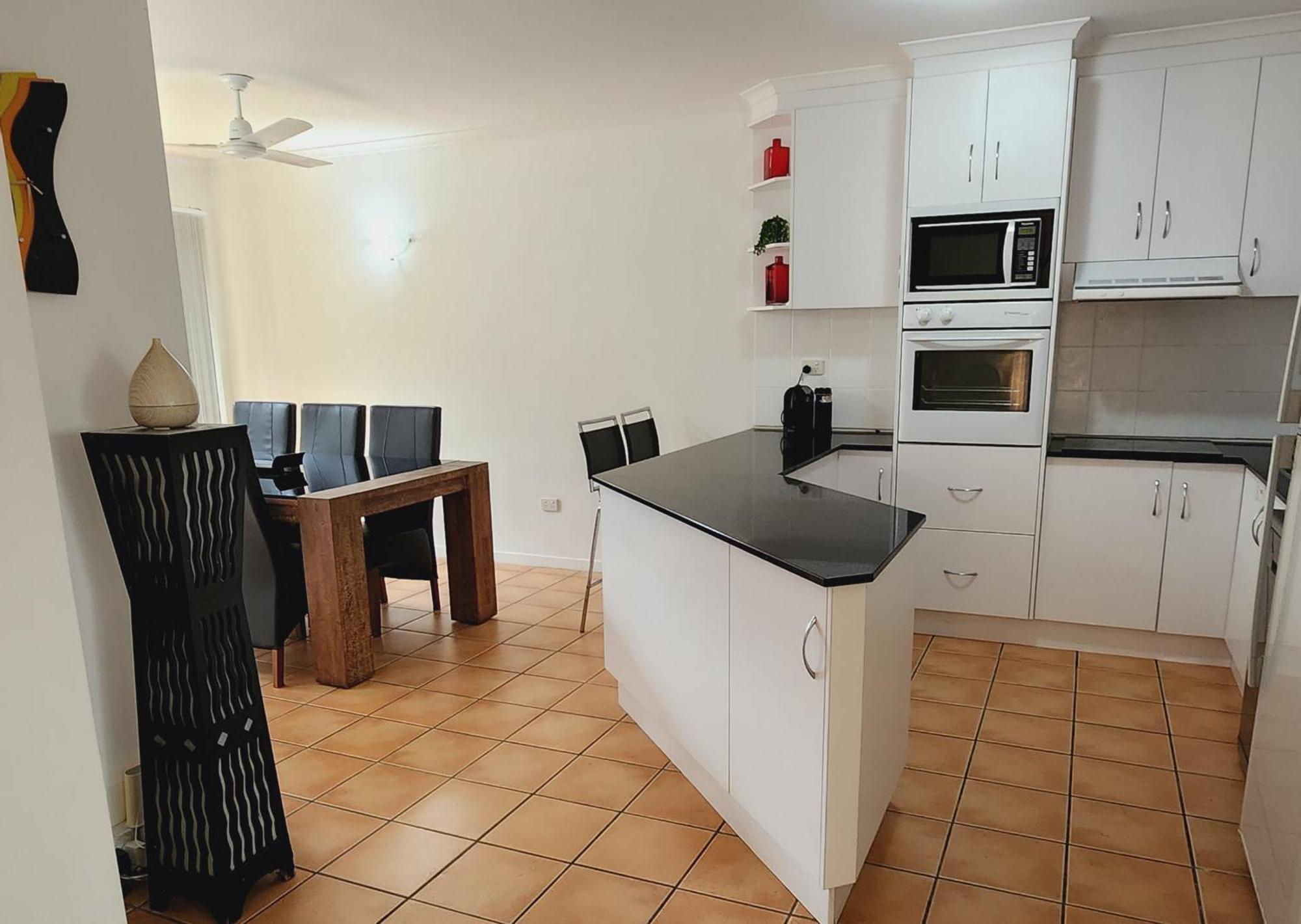 La Villa At Beach Court Airlie Beach Eksteriør billede